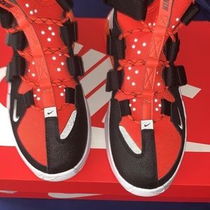 Nike Air Edge 270 NY vs NY Men's Sneakers